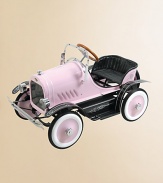 Your little driver will enjoy cruising with their friends in this vintage-style pedal roadster. Classic detailing and a glossy bodywork finish turn heads as your child cruises down the street. The Deluxe Roadster comes complete with working headlights, adjustable windshield and a spare wheel.