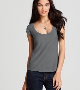 This super-soft James Perse tee is a must-have addition to your rotation of chic basics.