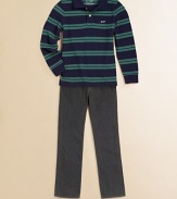 A straight-leg, roomier silhouette with signature squiggle stitching on the back pockets creates a relaxed look. Belt loops Zip and button closure Metal rivet details Patch logos on back waist and pocket Decorative topstitching 5-pocket style Cotton Machine wash Imported