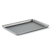 With a rounded lip for a better grip, this Calphalon jelly roll pan promises a lifetime of delicious baking. The durable nonstick coating provides long lasting durability while the aluminized steel construction resists rust.