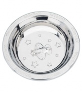 Here comes the airplane! Encourage your little one to finish his meal and uncover an adorable jet inside this stainless steel baby bowl. Rim is engraved with the sound of its engine: Zoooom!