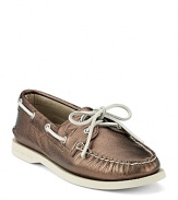 Metallic leather takes the classic boat shoes from the deck to the dock. Wear on and off the boat all summer and into the autumn for shimmering, nautical-inspired style.