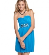 Dress to charm in this vibrant frock from Trixxi that boasts pretty stones at the sash. Pair it with your favorite heels and you'll look stunning at any celebratory affair!
