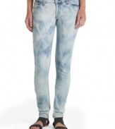 Levi's infuses acid wash jeans with au-courant attitude in this pair of low-rise skinny denim! Looks great with sandals and a tee for style that's chic without trying!