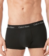 These Calvin Klein trunks feature a classic fit with the logo at the waistband.
