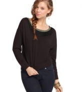 Easy to wear & totally comfy, pair this fringed topper from Miss Chievous with your fave dark wash jeans.