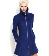 A flared silhouette and an edgy exposed zipper contrast so well with the traditional bouclé fabric of GUESS' chic coat!