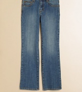 A faded, light wash basic with five-pocket styling, a loose-leg silhouette and a little stretch for a comfy fit.Front button closureWaistband with belt loopsZip flyFive-pocket style99% cotton/1% spandexMachine washImported