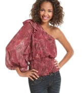 A gorgeous, voluminous sleeve adds a touch of high drama to this painterly print top from XOXO! Dress it up with skinny jeans and heels for a dinner-with-friends ensemble.
