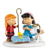 See how it happened, the Charlie Brown way! Chuck, Lucy, Snoopy and Woodstock create what's undoubtedly the cutest nativity scene ever for the Department 56 Peanuts Pageant.