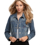 It doesn't get more real than this: Levi's trucker cropped denim jacket is an American classic!