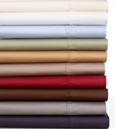 Featuring pure cotton sateen and a smooth 300 thread count, Dunham sheeting continues the Lauren Ralph Lauren tradition of classic style with a palette of bold hues. The pillowcases and flat sheet boast pleat detailing along the cuff.
