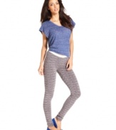 An allover scallop-dot print adds stylish flair to these Alternative Apparel leggings -- a hot wardrobe staple!