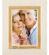 Reflect on 50 years of togetherness. Crafted of glazed ivory porcelain, the Portrait Gallery picture frame from Lenox features scrolling vines and elegant goldtone detail to complement a beautiful couple. Qualifies for Rebate