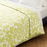 Butterflies, symbolic of freedom, naturalness and joyous times, are captured in flight on this duvet. In light green or black on a field of white, their flutters inspire creative combinations and tranquil transitions into the dream world.