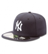 To the ballgame and beyond, sport this New Era baseball cap anywhere. A fitted 59FIFTY New York Yankees hat is the perfect way to show team spirit.