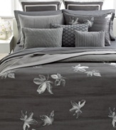 This Vera Wang Charcoal Flower decorative pillow is the perfect finishing touch to your bedding ensemble. A sophisticated diamond quilted landscape and envelope closure provide a chic effect.