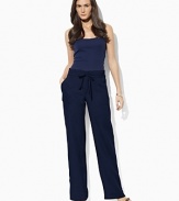 Rendered in breezy linen, Giselle pants are finished with a chic, wide leg and drawstring waist.