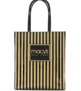 Your very own piece of the magic! This versatile lunch tote showcases the fashion icon that does everything larger than life-an annual Thanksgiving Day Parade, 4th of July Fireworks, Flower Show and so much more. Remember the decadence of Herald Square and the history behind this household name with this everyday essential, a smart solution to having lunch on the go!