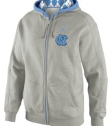 Show the North Carolina Tar Heels you're proud of them in this hoodie by Nike.