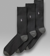 Polo Ralph Lauren 3-pack ribbed contrast crew socks. Ribbed cotton crew sock with embroidered polo player. Contrasting heel and toe. out