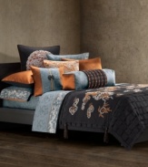 Adorned with a crackle pattern in a jacquard weave with vivid copper color, this sham from Natori complements the Japanese-inspired patterns of the Bushido bedding collection.