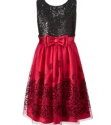Beautiful rose border dress by Bloome is accented with a gorgeous bow at front.