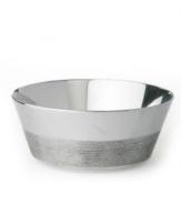 Redefining sophistication, Vera Wang marries modern geometry and classic elegance with this versatile bowl. Sharp lines and traditional ribbing detail combine for a unique, segmented pattern.