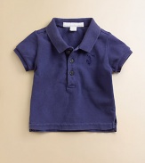 Amazingly soft, this must-have cotton design features an embroidered chest logo.Polo collar Short sleeves Button placket Embroidered chest logo Side slits Cotton Machine wash Imported Please note: Number of buttons may vary depending on size ordered. 