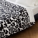 Butterflies, symbolic of freedom, naturalness and joyous times, are captured in flight on this duvet. In black on a field of white, their flutters inspire creative combinations and tranquil transitions into the dream world.