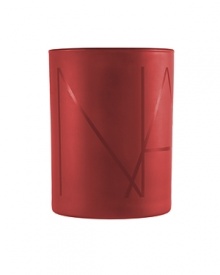 Top notes of a teasingly sweet blend of citrus are complimented with hints of pomegranate and balanced by rich, exotic floral notes of rose, jasmine and geranium. Full-bodied base notes of amber and vanilla add warmth to the tantalizing scent for an overall sweet and seductive sensory experience. Jaipurs candy apple red wax is encased in crimson glass with a matching logo, making it a perfect gift for the holiday season.