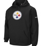 Take a page from your favorite team's playbook and toss on this Pittsburgh Steelers fleece sweatshirt when you're heading to the game.