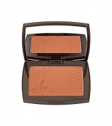 This sheer silky-light powder delivers a natural sun-kissed matte complexion in any season. The unique blend of mineral pigments and absorbent micro-spheres ensures a long-lasting smoothness and a perfect matte finish for your skin. Smooth and comfortable texture blends effortlessly and evenly into the skin. Does not go shiny or dull throughout the day. Skin feels silky soft and even toned.Result Pefectly matte, yet natural-looking, for a bronzed complexion that stays fresh and color-true throughout the day.Suitable for all skin types. Not chalky, never cakey.Fragrance-free. Non-comedogenic. Allergy-tested for safety