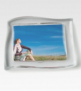 Surround a favorite photo with the easy elegance and classic beauty of this fine crystal frame. 5 X 7Imported