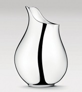 Voluptous yet stripped-down, this sleek stainless steel vase champions the clean lines and understated elegance celebrated in Scandinavian design.13H X 9W X 8DMirror finish stainless steelSigned by artist Ilse CrawfordImported