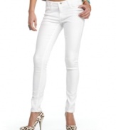 Do Denim infuses cool into classic white jeans by way of back pockets of the studded variety!
