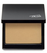 A revolutionary pressed mineral powder, Trish's Mineral Powder SPF 15 combines the power of powder, buildable coverage and sun protection all-in-one. Its natural ingredients care for your skin and are ideal for even the most sensitive skin types as the silky, weightless formula soothes skin and effectively neutralizes redness. 