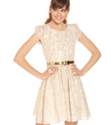Totally fresh, this dress from Speechless is all about gorgeous details: from the winning, iridescent print to the waist-cinching belt that puts a bow on it! (Uh-uh-oh...)