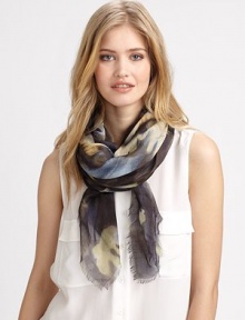 This subtle design features an abstract skull in the center. 90% modal/10% cashmereAbout 55 X 55Dry cleanMade in Italy