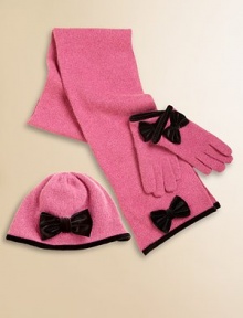 Sweet gloves in a fine, soft wool blend from Italy, adorned with velvet trim and a pretty bow.Smooth knitVelvet trim40% wool/28% rayon/15% nylon/10% cashmere/7% angoraDry cleanImported