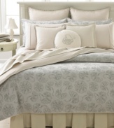 Add this fitted sheet from Barbara Barry to your Sachet bed, featuring a luxurious lace jacquard for a playfully elegant appeal.