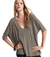 Extra slouchy equals extra sexy in this oversized Splendid top. Pair with a chunky bangle and your favorite skinny jeans for a chic day or night look.