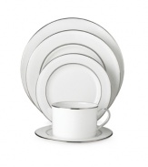 Express the best of taste at the table with Cypress Point dinnerware from kate spade new york. Lustrous banded details give the 5-piece place setting a crisp, clean finish.