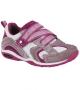 Stop on a dime. She'll be quick and comfortable in these Stride Rite sneakers with air technology and forefoot grooves for maximum performance.