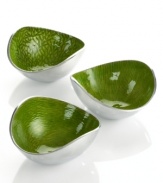 Full of surprises, these handcrafted nut bowls from the Simply Designz collection of serveware and serving dishes feature sleek, polished aluminum lined with a verdant lemongrass hue. A brilliant set for serving snacks or simply decorating the table.