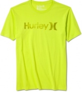 Fun is in your future. Whether it's hitting the waves or lounging in the backyard, you'll be casually cool in this t-shirt from Hurley.