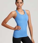 Equipped with a built in sports bra for perfect coverage, this SPANX ACTIVE tank boasts a seamless design and long length.