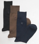 With moisture-wicking properties and an eco-friendly design, these sleek logo sock from Perry Ellis will keep your feet comfortably dry.