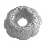 Perfect for autumn, this pan let's you make finely detailed, leaf-accented bundt cakes.