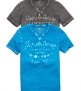 Shake up your usual rotation and pair this fly graphic tee from Guess with your favorite pair of slim-cut blues.